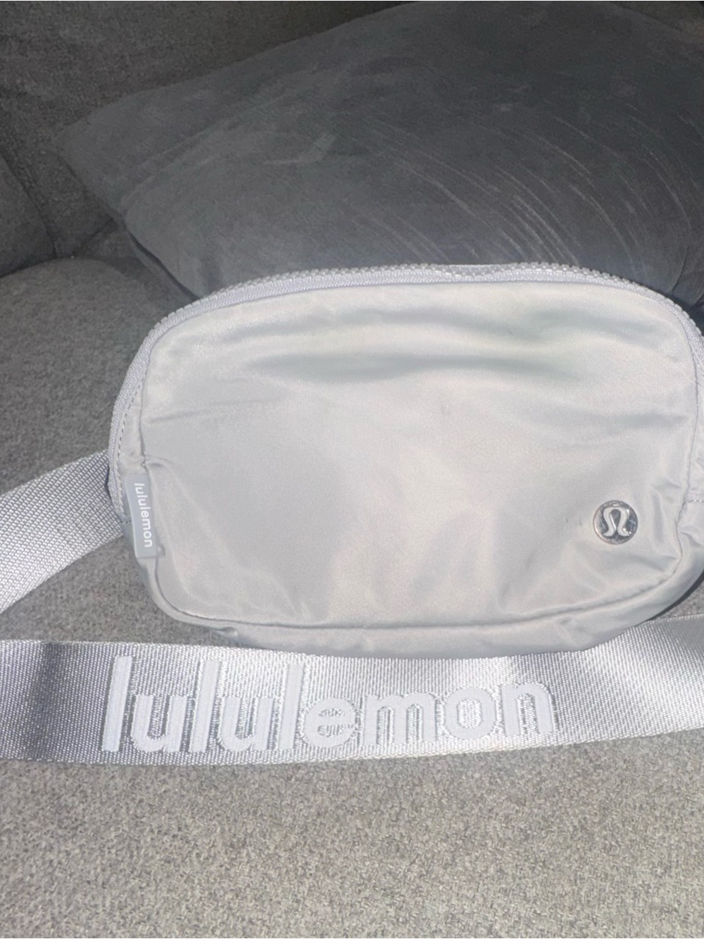 Lululemon Everywhere Belt Bag 1L
Silver Drop